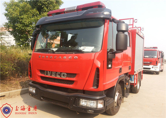 Small Light Duty Gross Weight 7800kg Rescue Fire Truck with 2000L Water 500L Foam