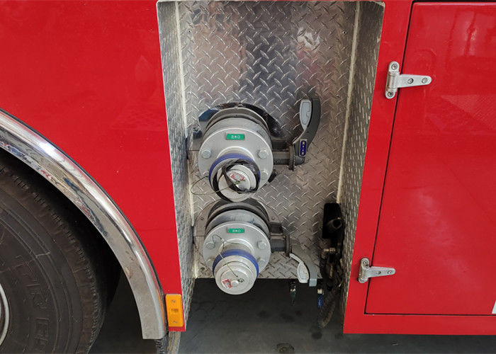 6 Seats Q235A Porous Steel 6000L Foam Fire Truck 4x2 Drive