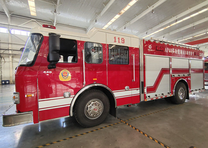 4600mm Wheelbase 6 Seats Fire Fighting Truck 3.57m/Min Traction