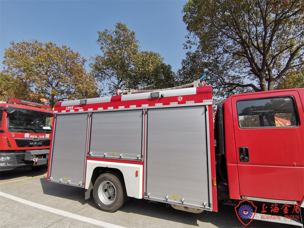 Stainless Steel Foam Fire Truck With Pump Monitor 2500L 10 Ton