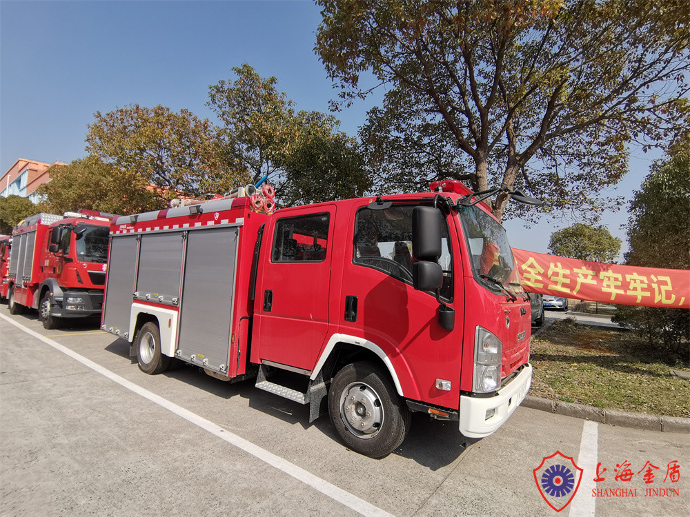 Stainless Steel Foam Fire Truck With Pump Monitor 2500L 10 Ton